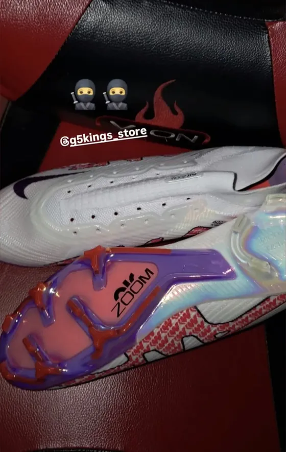 Chuteadores Nike Zoom blancos con morado